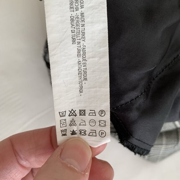 Zara Pleated Plaid Mini Side Zip Shorts Women's Medium Gray Multicolor - Picture 9 of 9